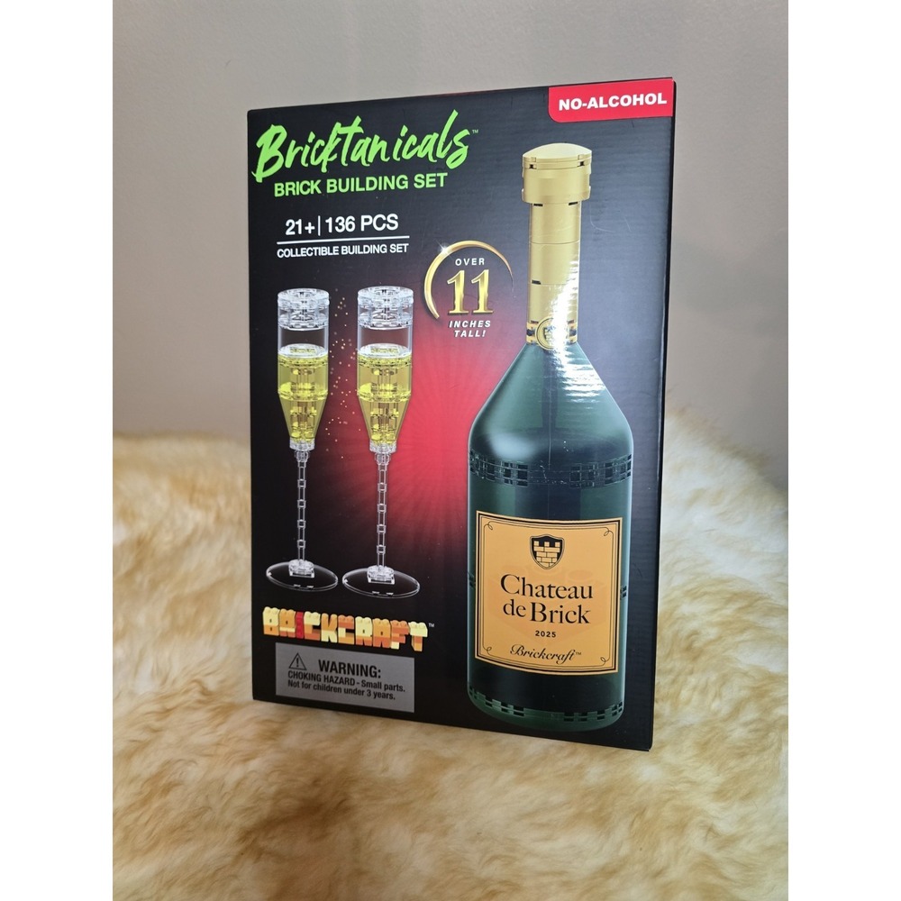 Brickcraft- Chateau De Brick  Champagne  Bottle with Flutes - New In Box